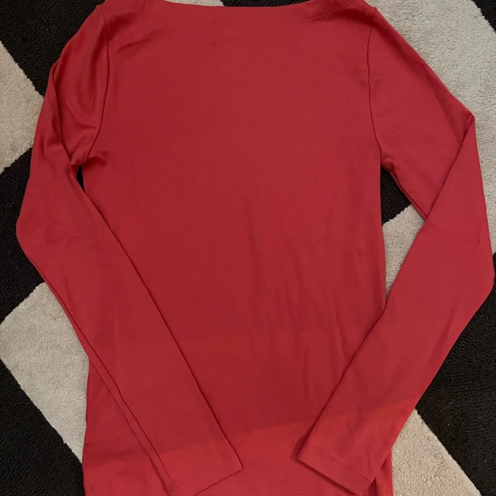 Long sleeve modern tee - Picture 3 of 3